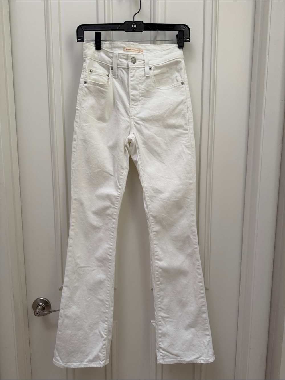 Levi’s Women’s 725 High Rise Boot Cut Jeans - Picture 3 of 9